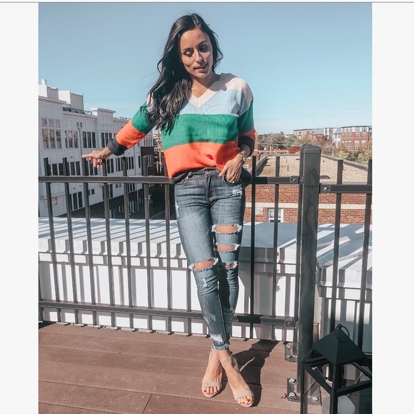 Dennyella Distressed Ankle Jeans - Picture 2 of 5